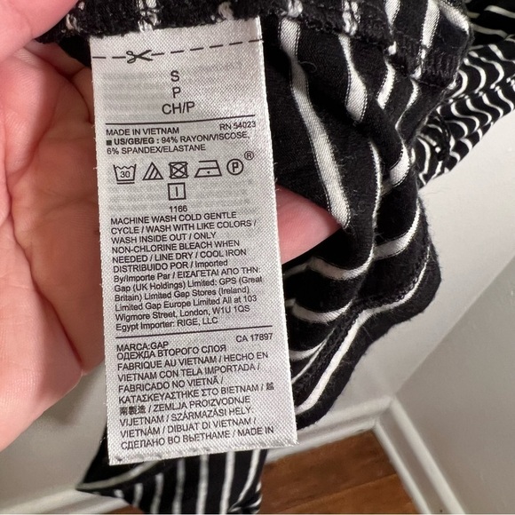 Gap Short Sleeve Wrap Romper Black White Stripes S - Picture 11 of 11